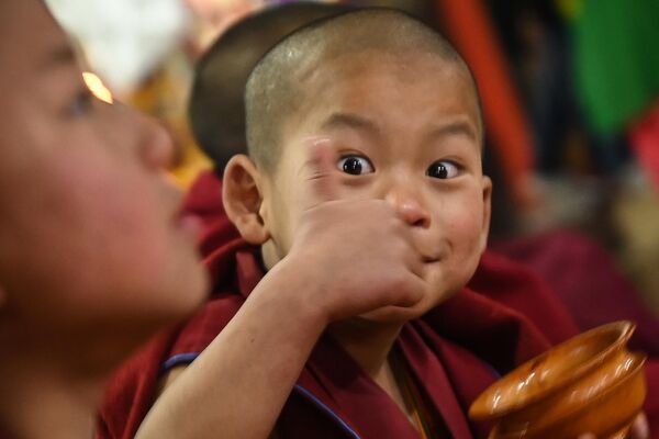 Young Buddhist monk drinks his morning tea inside the main Tawang monastery in Tawang, a town in the northeast Indian state of Arunachal Pradesh on April 5, 2023. (Photo by Arun SANKAR / AFP) - Sputnik India