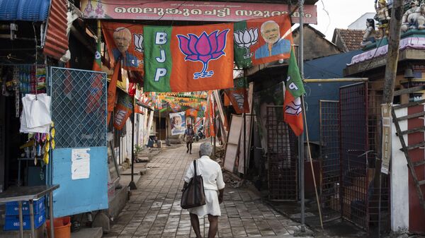 Bharatiya Janata Party (BJP) flags are displayed at a street inhabited by members of the Telugu Chetti community in Thiruvanathapuram, Kerala state, India, Saturday, April 3, 2021. - Sputnik भारत