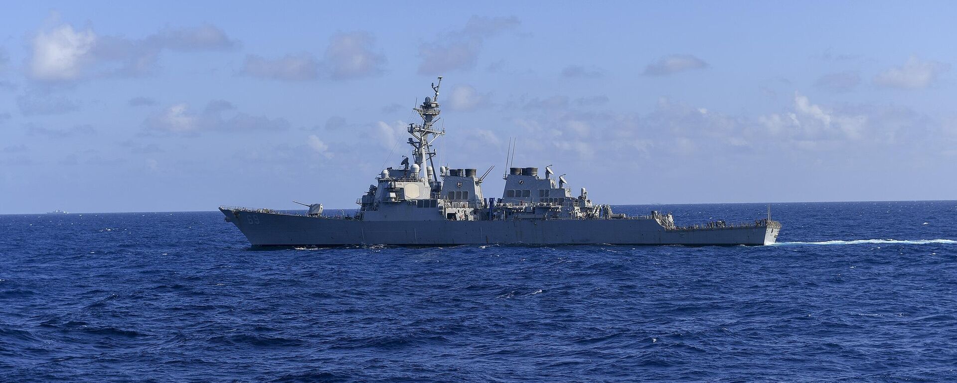 Arleigh Burke-class guided-missile destroyer USS Milius (DDG 69) sails the South China Sea, Nov. 20, 2021 - Sputnik India, 1920, 10.11.2023