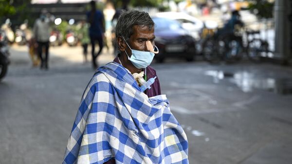 A patient wears a face mask as he walks out of a government hospital, since a rise in Covid-19 coronavirus cases, in Chennai on April 1, 2023. - Sputnik India