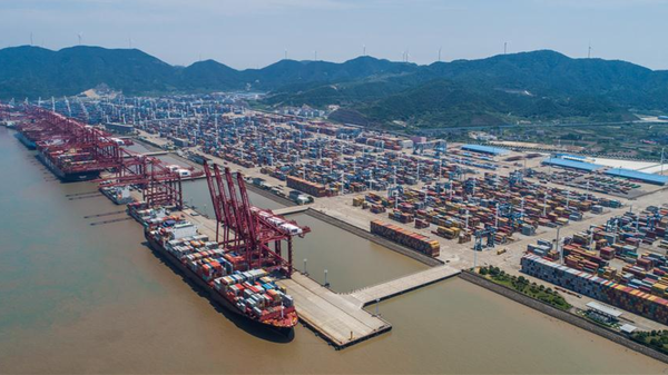 Aerial photo taken on July 12, 2017 shows the container pier of Zhoushan Port in Ningbo City, east China's Zhejiang Province. In the first half of 2017, Zhoushan Port handled 515 million tonnes cargoes, up 11.3 percent year-on-year, and 12.39 million TEU (twenty-foot equivalent unit) containers, up 14.6 percent year-on-year. - Sputnik India