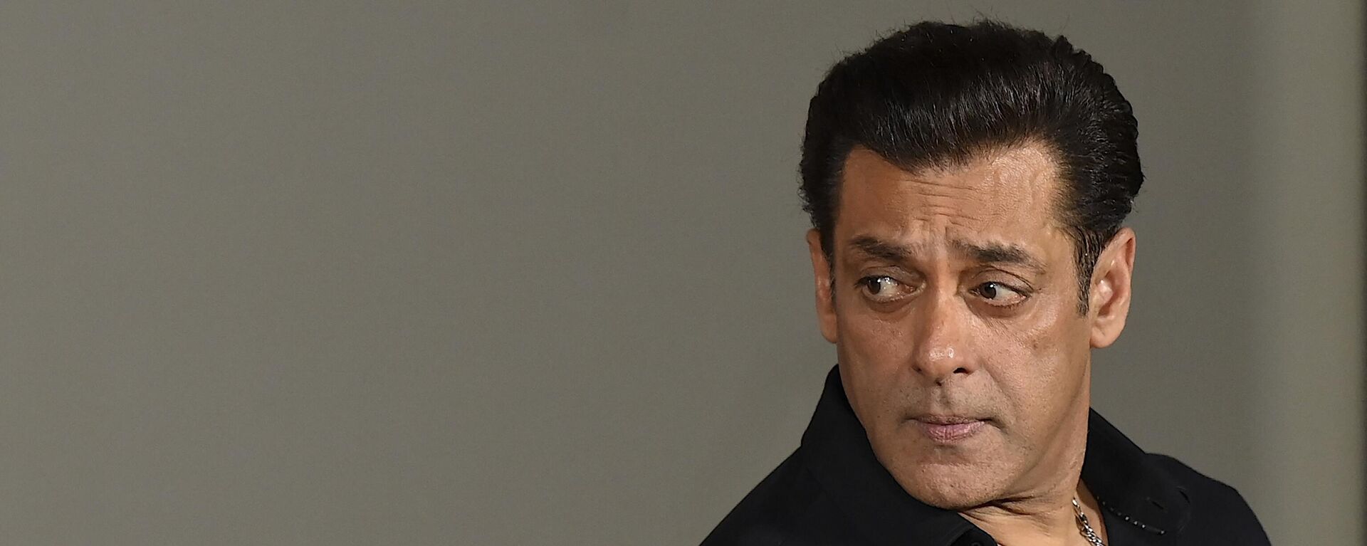 Bollywood actor Salman Khan poses during the trailer launch of his upcoming film ‘Kisi Ka Bhai Kisi Ki Jaan' in Mumbai on April 10, 2023. - Sputnik India, 1920, 11.04.2023