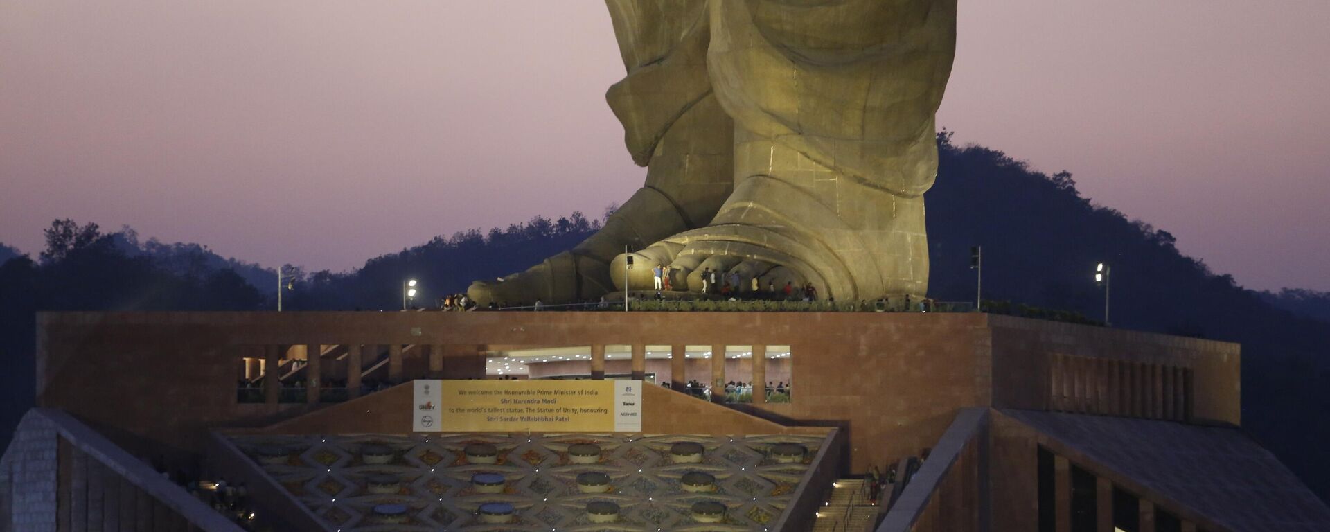 Visitors stands near the feet of the Statue of Unity at Kevadiya Colony in Narmada district of Gujarat State, India, Wednesday, Oct. 31, 2018. - Sputnik India, 1920, 14.04.2023