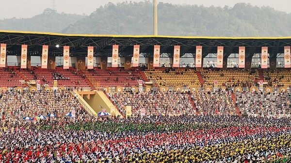 Assam’s Bihu enters the Guinness Book of World Records with the Largest Bihu performance in a single venue under the folk-dance category - Sputnik भारत