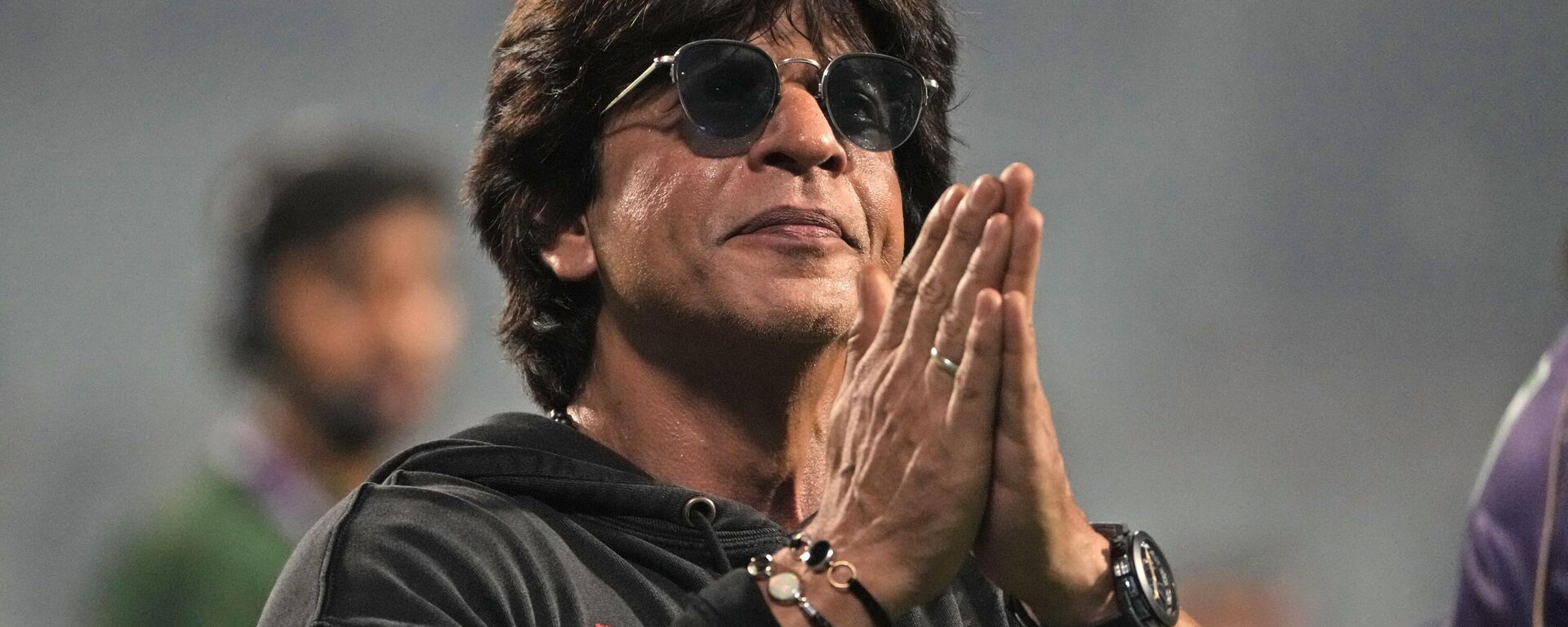 Bollywood superstar Shah Rukh Khan acknowledges the crowd after his team Kolkata Knight Riders' won the Indian Premier League (IPL) cricket match against Royal Challengers Bangalore in Kolkata, India, Thursday, April 6, 2023. - Sputnik India, 1920, 14.04.2023