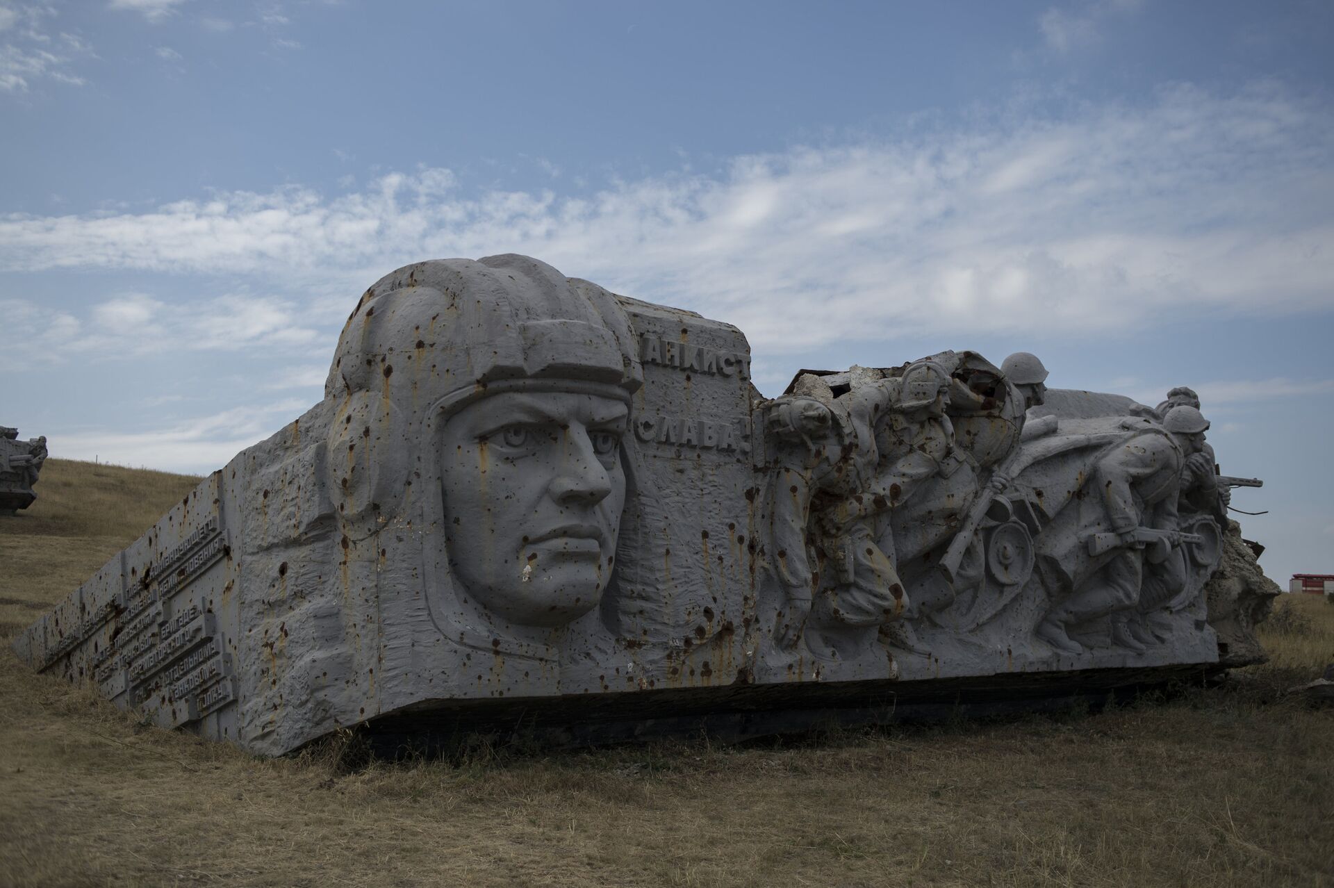 Ruins of the Saur-Mogila (Saur Grave) Memorial in Donetsk Region where festive events were held to celebrate the Day of Donbass Liberation from Nazi Invaders. - Sputnik भारत, 1920, 15.04.2023