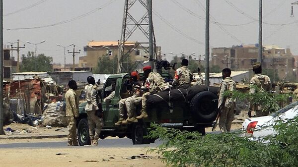 Солдаты армии размещаются в Хартуме, Судан, на фоне сообщений о столкновениях в городе, 15 апреля 2023 года  - Sputnik India