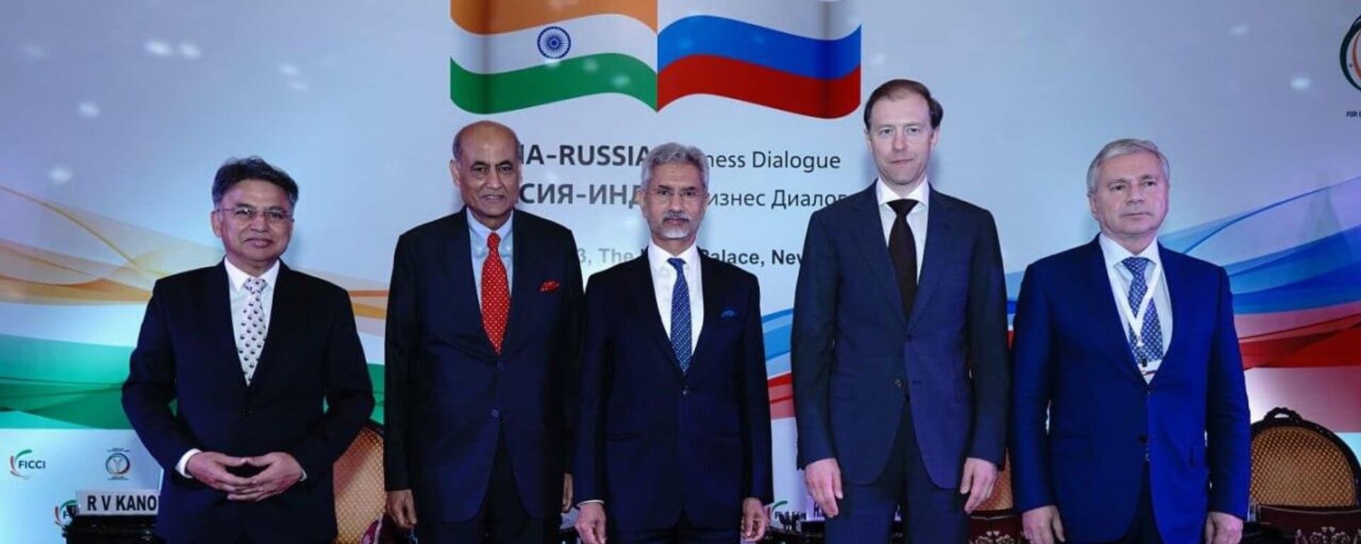 EAM S. Jaishankar meets Russian Deputy Prime Minister Denis Manturov  - Sputnik India, 1920, 18.04.2023