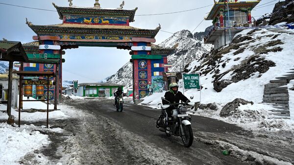 In this picture taken on April 5, 2023, motorbike riders cross into the snow laden Himalayan Sela pass in Tawang in northeast Indian state of Arunachal Pradesh. - Sputnik India