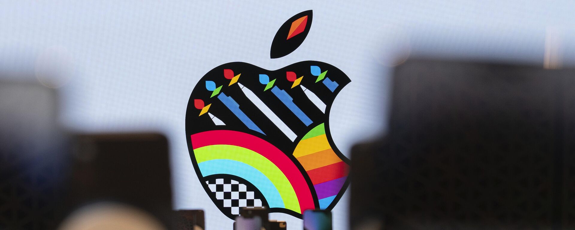 Apple logo is seen during a press preview of India's first Apple Store in Mumbai, India, Monday, April 17, 2023. - Sputnik India, 1920, 20.02.2024