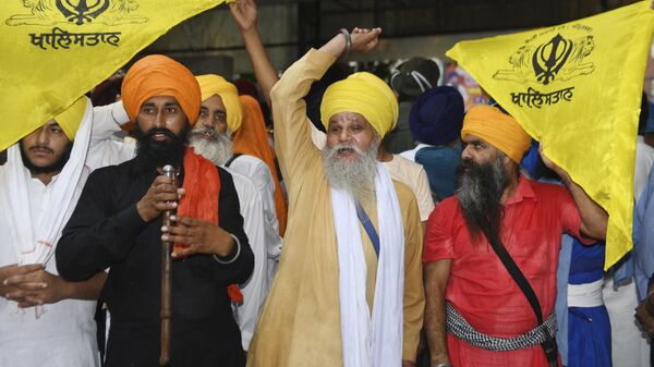 Sikh radical activists shout pro-Khalistan (Sikh separatist movement) and anti-government slogans - Sputnik भारत