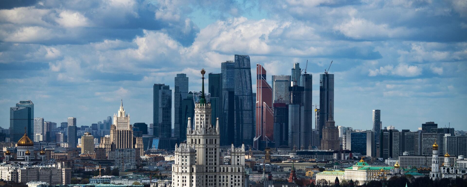 A general view shows the Soviet era skyscraper on Kotelnicheskaya Embankment of the Moskva river, Foreign ministry headquarters, Radisson Royal Hotel Moscow, the Christ the Savior cathedral and the Kremlin, with the Moscow International Business Centre, also known as Moskva-City, seen in te background, in Moscow, Russia - Sputnik India, 1920, 09.08.2023