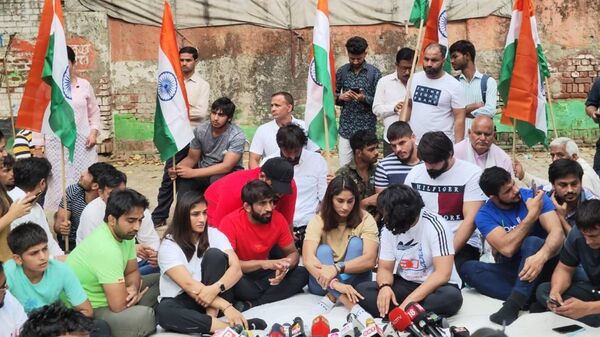 Indian wrestlers protest at Jantar Mantar in Delhi - Sputnik भारत