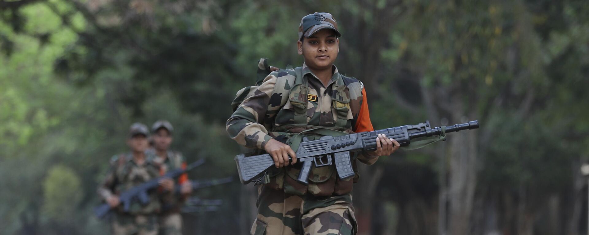 An Indian army woman recruit demonstrates her skills as part of their training during a media visit in Bengaluru, India, Wednesday, March 31, 2021. - Sputnik भारत, 1920, 30.10.2023
