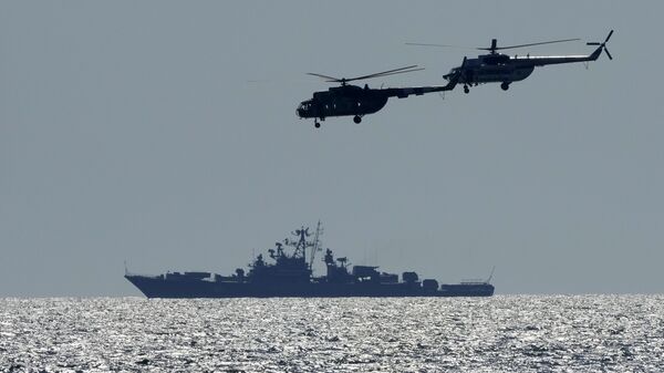 Ukrainian helicopters fly over a Russian warship  during Sea Breeze 2021 maneuvers, in the Black Sea, Friday, July 9, 2021 - Sputnik भारत