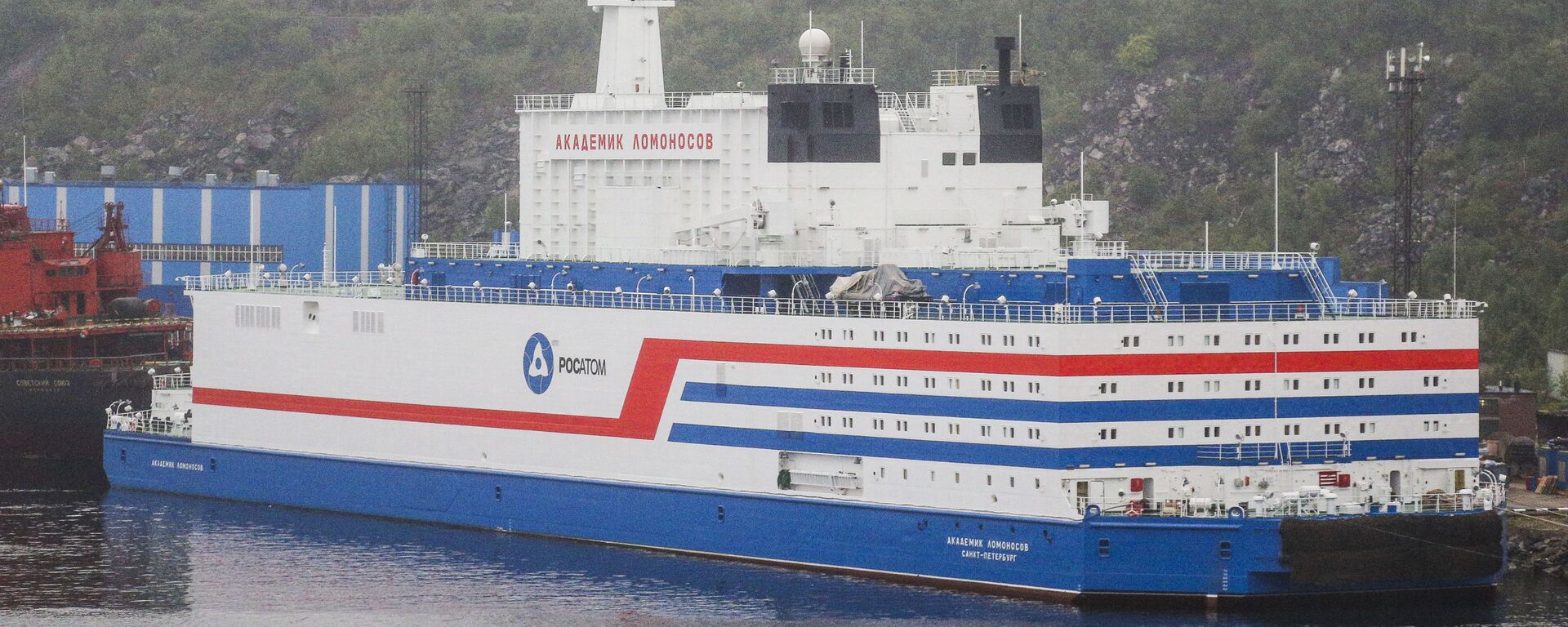 The world's first floating nuclear power plant (NPP) Akademik Lomonosov is pictured at the port of Murmansk, Russia.  - Sputnik भारत, 1920, 24.04.2023