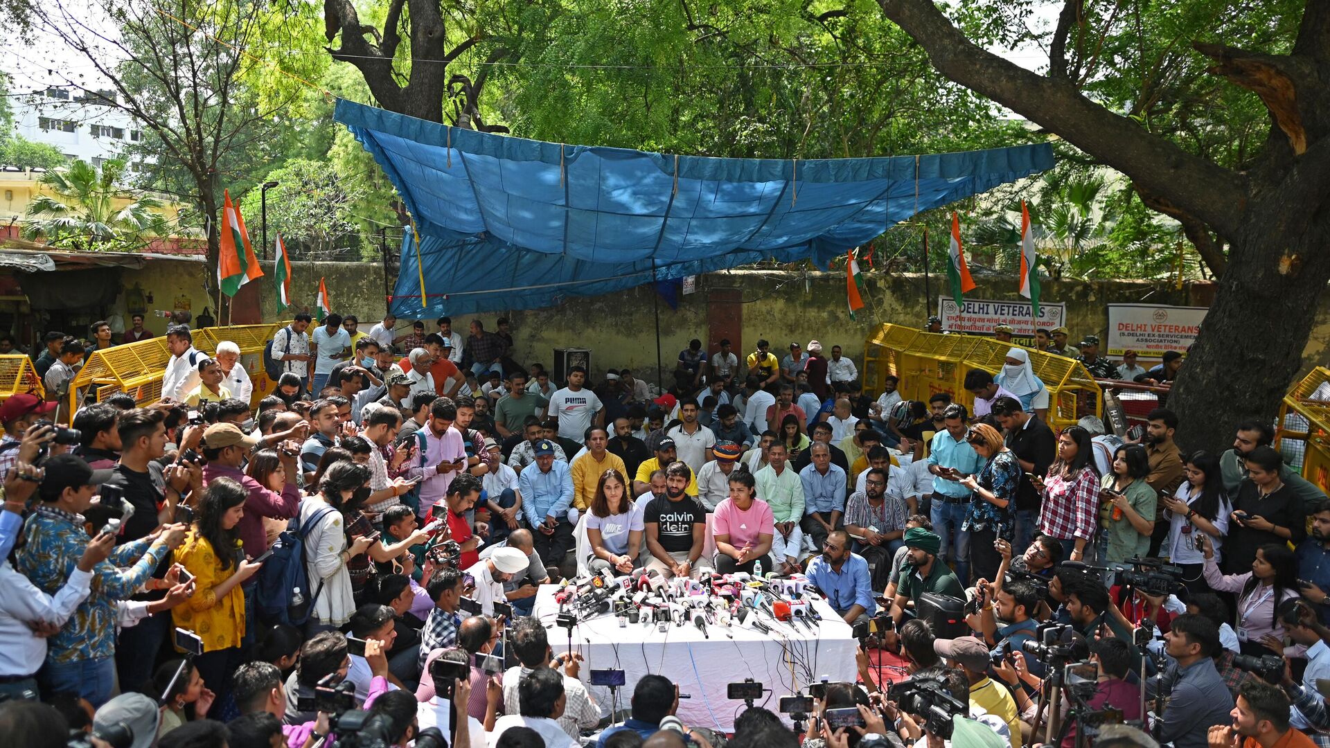 Indian Wrestlers Resume Sit-in Demanding Arrest of Federation Chief Over Sex  Abuse Claims - 25.04.2023, Sputnik India