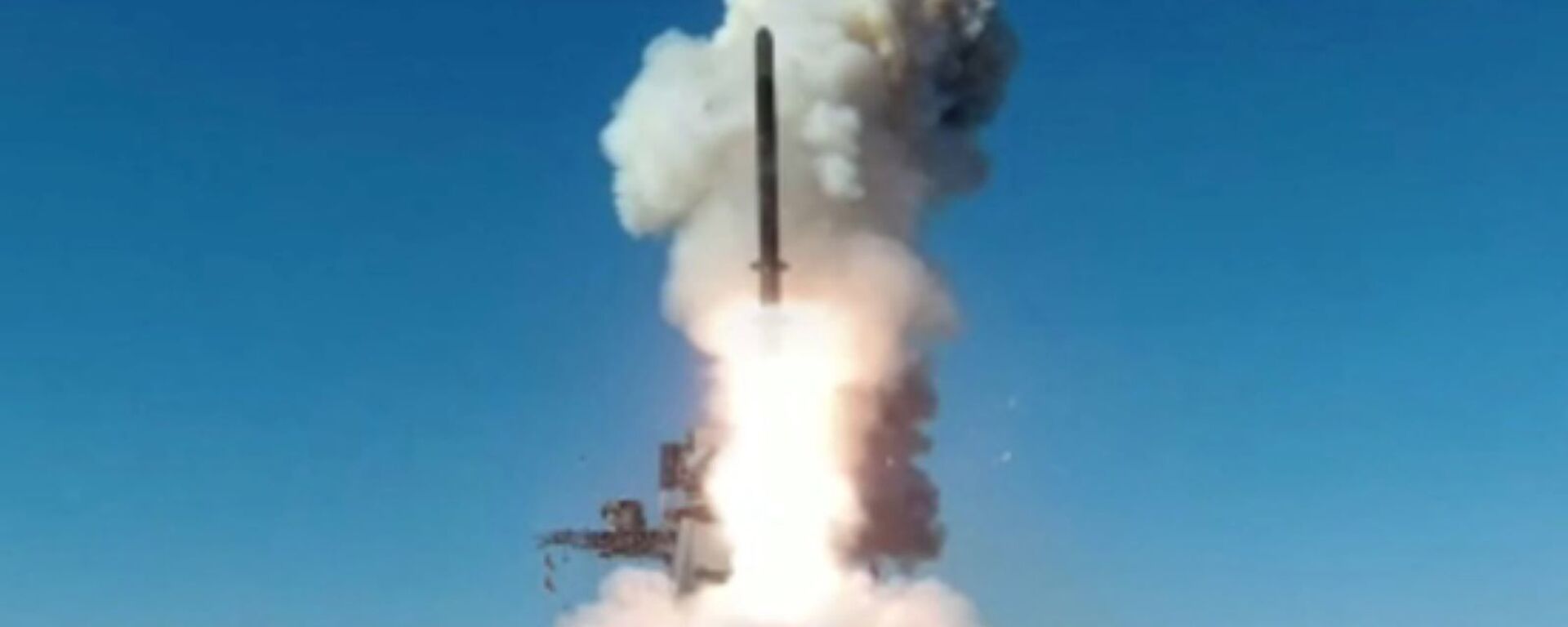 A modernized frigate from the Russian Pacific Fleet, the Marshal Shaposhnikov, carries out the first test of the Kalibr cruise missile in the Sea of Japan, 6 April, 2021 - Sputnik India, 1920, 25.04.2023
