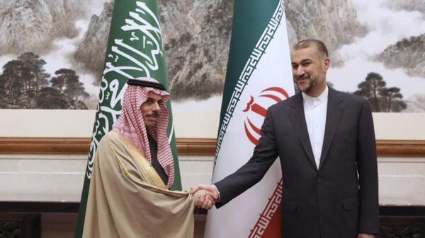 The Iranian Foreign Ministry, Foreign Minister Hossein Amirabdollahian, right, and his Saudi Arabian counterpart Prince Faisal bin Farhan Al Saud shake hands during their meeting in Beijing China - Sputnik भारत