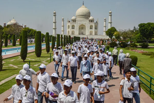 School children visit the Taj Mahal in Agra on April 25, 2023. School children visit the Taj Mahal in Agra on April 25, 2023. - Sputnik India