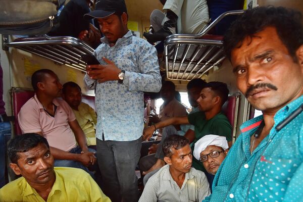 Commuters travel in an overcrowded train near Prayagraj Junction, in Prayagraj on April 24, 2023. - Sputnik India