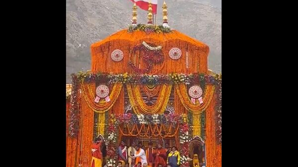 India's famous Badrinath Temple reopens for pilgrims - Sputnik India