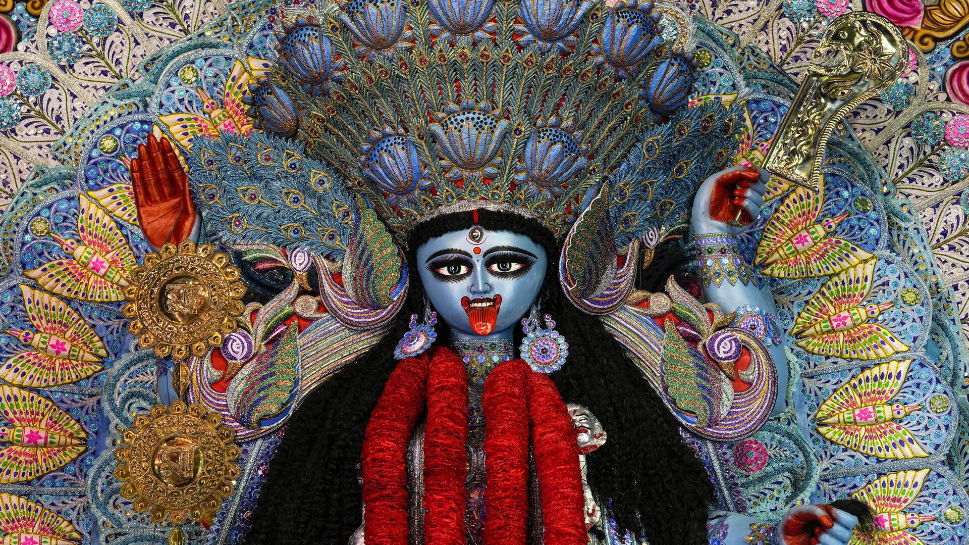 An idol of Hindu Goddess Kali placed at a makeshift worship place in Kolkata, India, Monday, Oct. 24, 2022. - Sputnik India, 1920, 30.04.2023
