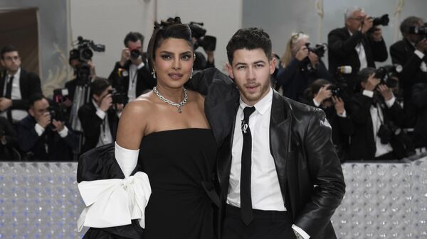 Priyanka Chopra, left, and Nick Jonas attend The Metropolitan Museum of Art's Costume Institute benefit gala celebrating the opening of the Karl Lagerfeld: A Line of Beauty exhibition on Monday, May 1, 2023, in New York. - Sputnik India