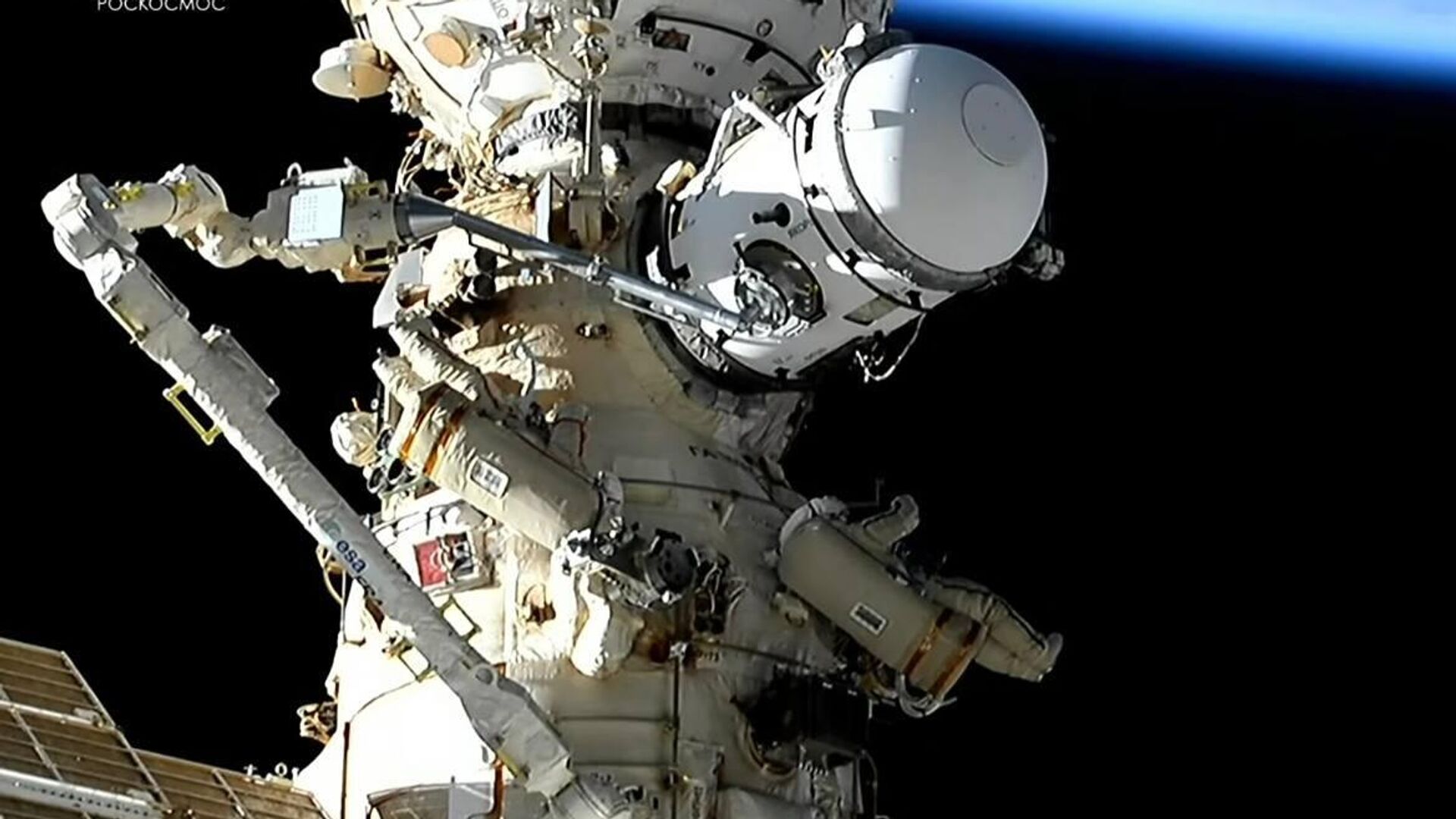 Russian cosmonauts Sergey Prokopyev and Dmitry Petelin have returned to the International Space Station (ISS) after a spacewalk that lasted more than seven hours - Sputnik भारत, 1920, 24.10.2023
