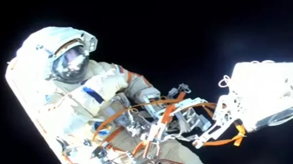 Russian cosmonauts Sergey Prokopyev and Dmitry Petelin have returned to the International Space Station (ISS) after a spacewalk that lasted more than seven hours - Sputnik भारत