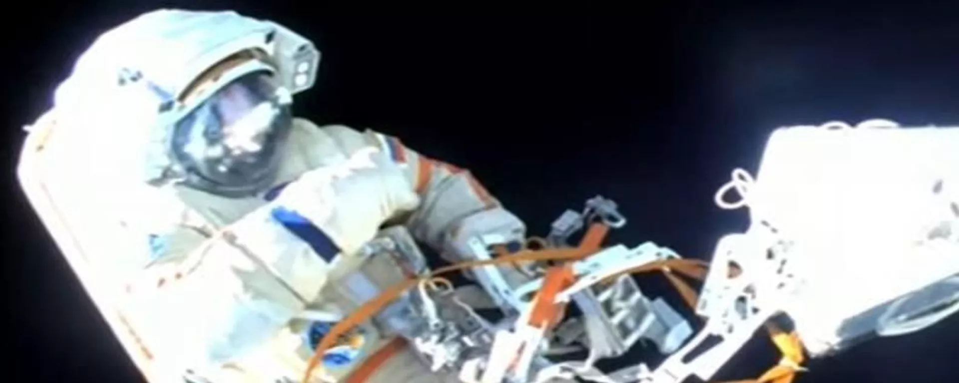 Russian cosmonauts Sergey Prokopyev and Dmitry Petelin have returned to the International Space Station (ISS) after a spacewalk that lasted more than seven hours - Sputnik भारत, 1920, 04.02.2024