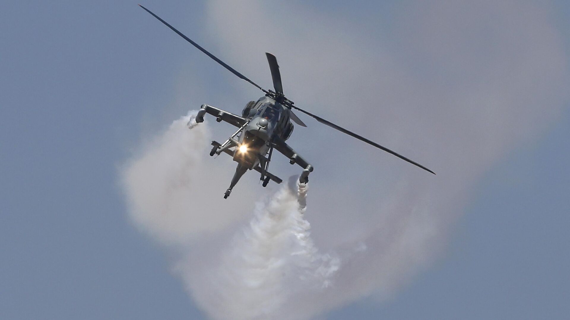 Indigenously manufactured Indian Air Force Dhruv helicopter performs on the second day of Aero India 2017 at Yelahanka air base in Bangalore, India, Wednesday, Feb. 15, 2017. - Sputnik भारत, 1920, 28.08.2023