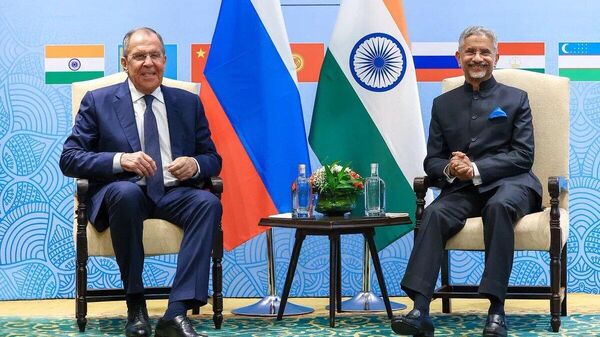 India and Russian foreign ministers hold talks in Goa on the sidelines of the SCO meet - Sputnik भारत