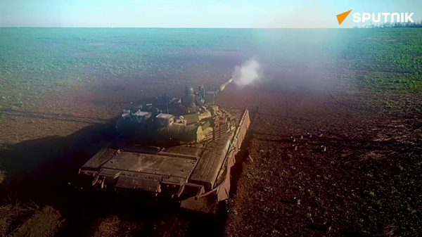 Russian T-80 battle tanks in action during special military op - Sputnik India