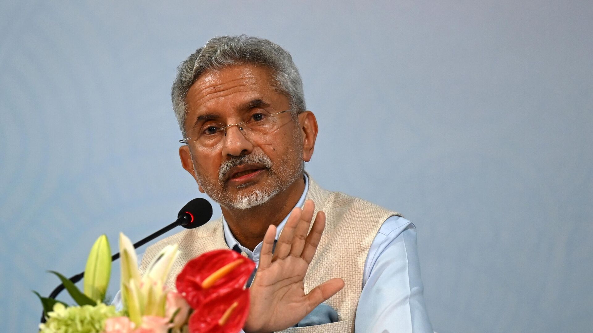 India's Foreign Minister Subrahmanyam Jaishankar gestures as he speaks during a news conference at the media centre for the Shanghai Cooperation Organization (SCO) meeting in Benaulim on May 5, 2023. (Photo by Punit PARANJPE / AFP) - Sputnik भारत, 1920, 17.12.2023