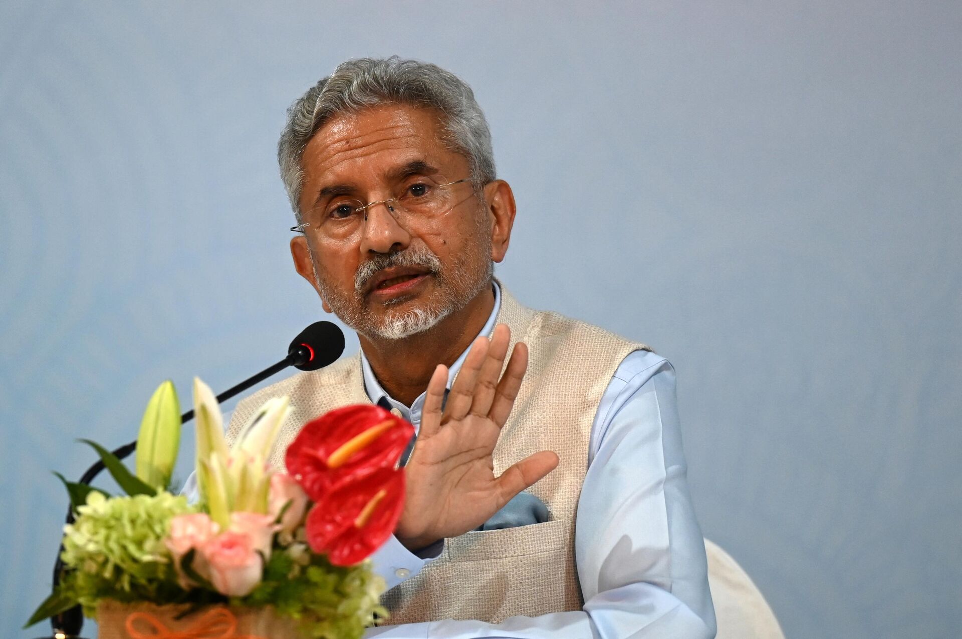 India's Foreign Minister Subrahmanyam Jaishankar gestures as he speaks during a news conference at the media centre for the Shanghai Cooperation Organization (SCO) meeting in Benaulim on May 5, 2023. (Photo by Punit PARANJPE / AFP) - Sputnik India, 1920, 07.12.2023