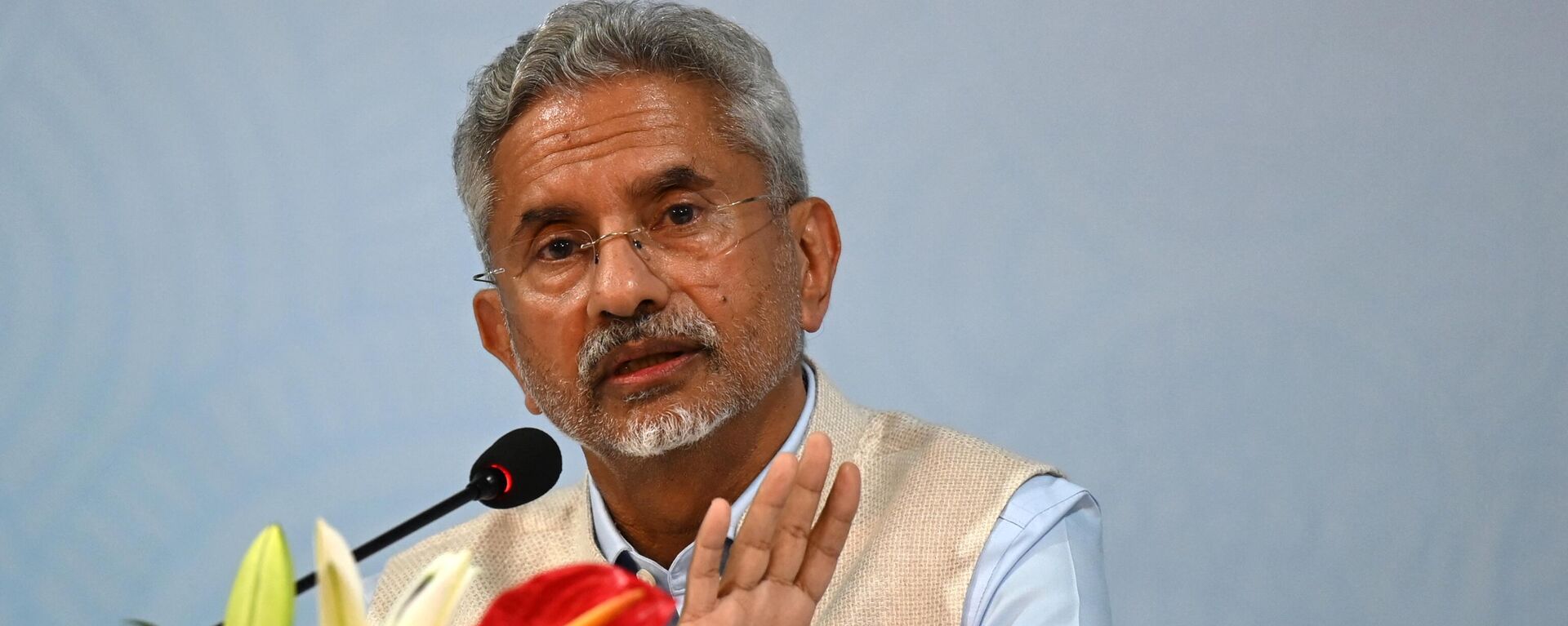 India's Foreign Minister Subrahmanyam Jaishankar gestures as he speaks during a news conference at the media centre for the Shanghai Cooperation Organization (SCO) meeting in Benaulim on May 5, 2023. (Photo by Punit PARANJPE / AFP) - Sputnik भारत, 1920, 17.12.2023