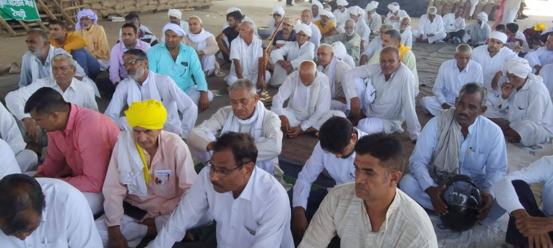 Villagers Partiipating in Khap Panchayat Meeting - Sputnik India, 1920, 15.05.2023