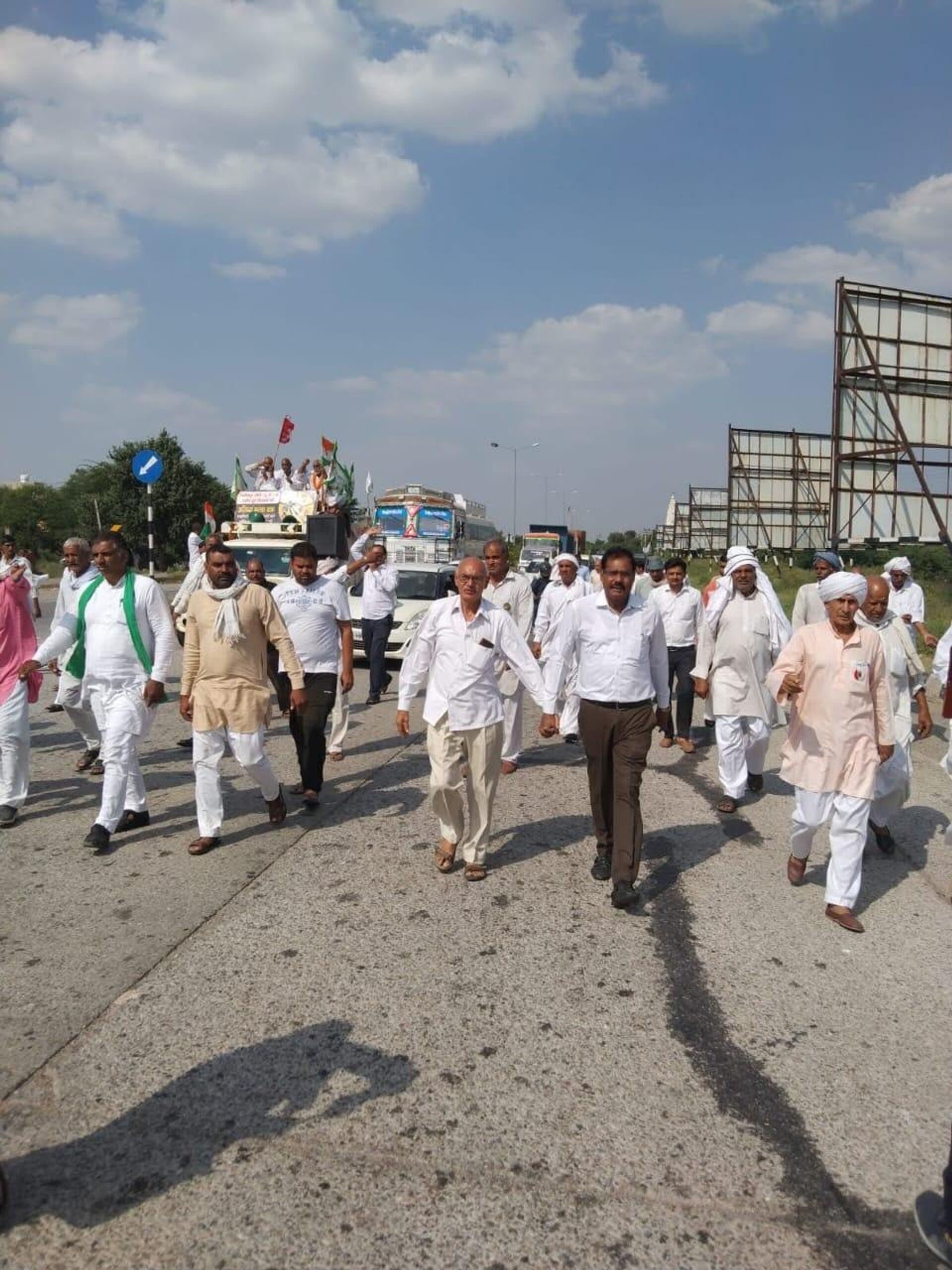 Khap members taking out a protest march - Sputnik India, 1920, 15.05.2023