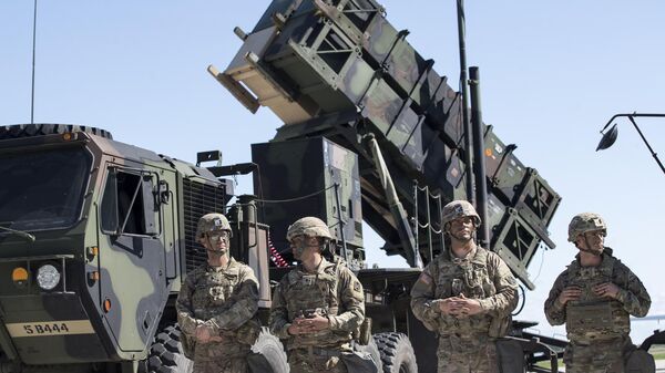 Members of US 10th Army Air and Missile Defense Command stands next to a Patriot surface-to-air missile battery - Sputnik India