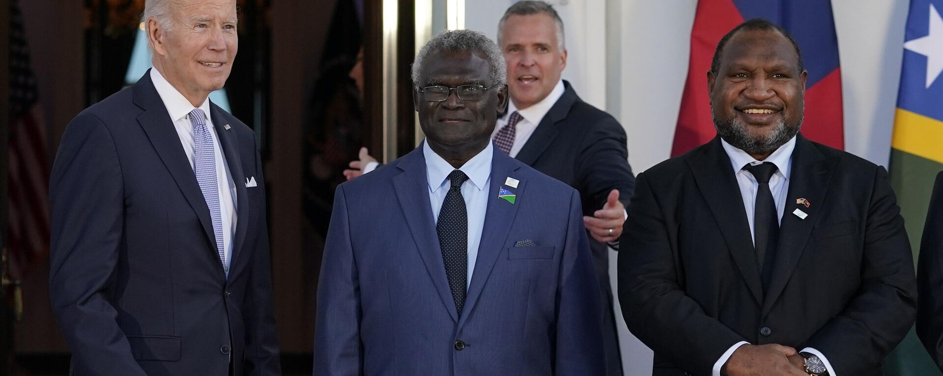 President Joe Biden poses for photos with Pacific Island leaders including Solomon Islands Prime Minister Manasseh Sogavare, center, and Papua New Guinea Prime Minister James Marape on the North Portico of the White House in Washington, Sept. 29, 2022. - Sputnik India, 1920, 17.05.2023