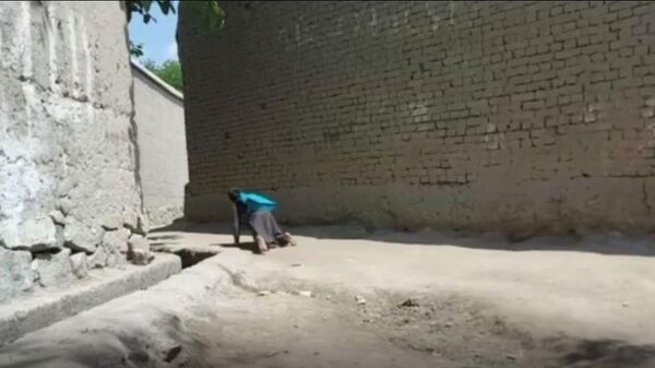 Disabled Afghan Boy Crawls 1.5 Kms to School - Sputnik India