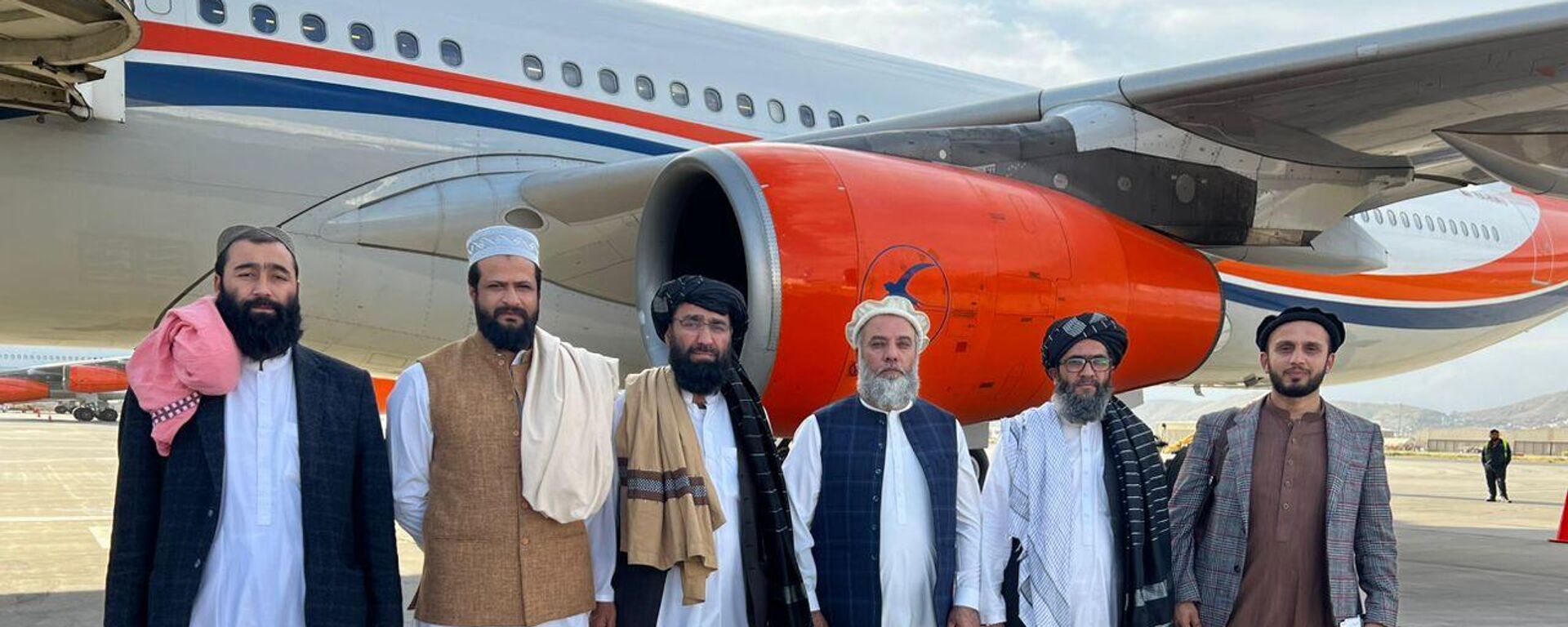 Afghan delegation embarks on trip to Russia - Sputnik India, 1920, 17.05.2023