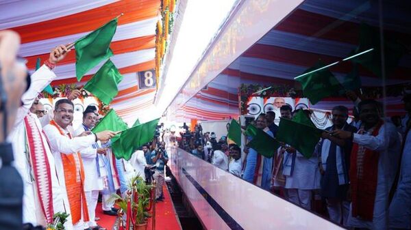 PM Narendra Modi flags off Odisha’s first Vande Bharat Express - Sputnik India