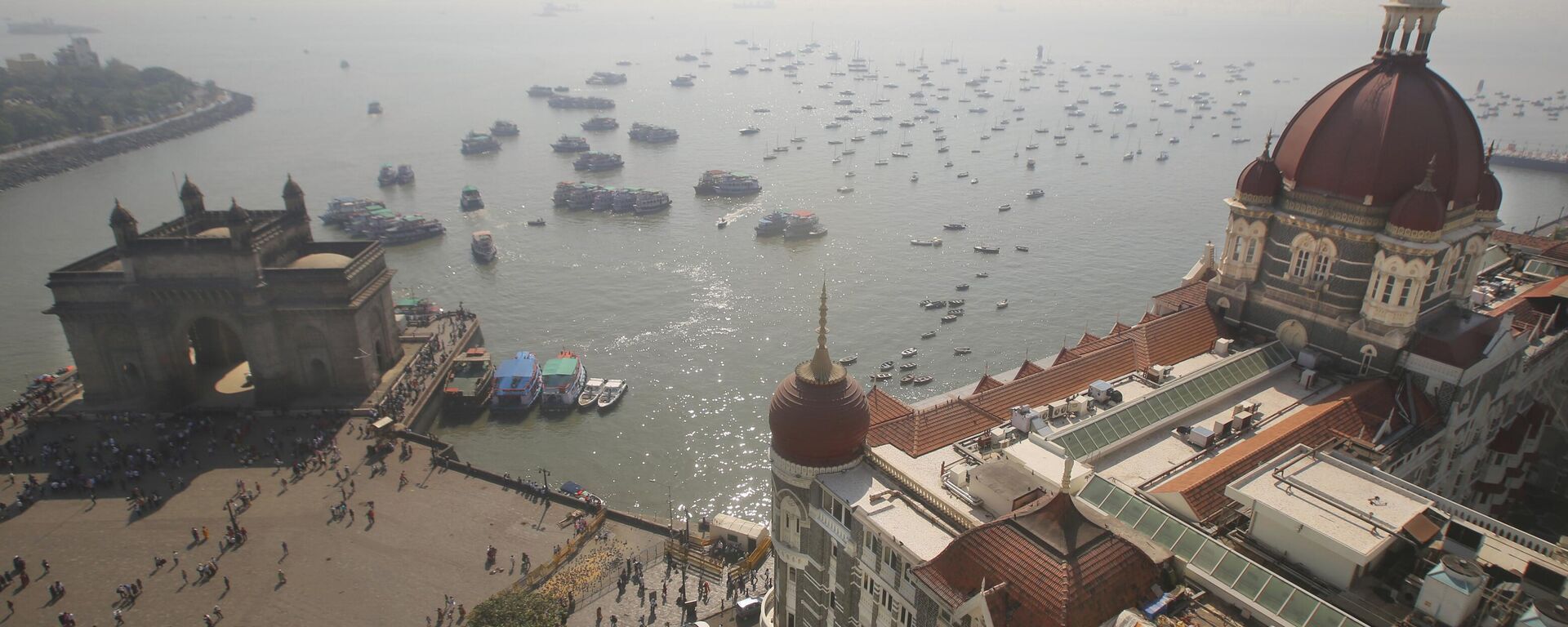 In this Nov 17, 2018 photo, the iconic Taj Mahal Palace hotel, the epicenter of the 2008 terror attacks that killed 166 people, with its imposing, red-tiled dome, overlooks the Gateway of India monument, left, in Mumbai, India. - Sputnik India, 1920, 13.07.2023