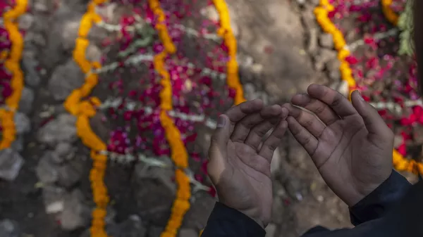 Prayers at a grave  - Sputnik भारत