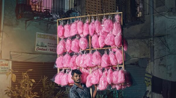 A candy floss seller in Mumbai, India - Sputnik भारत