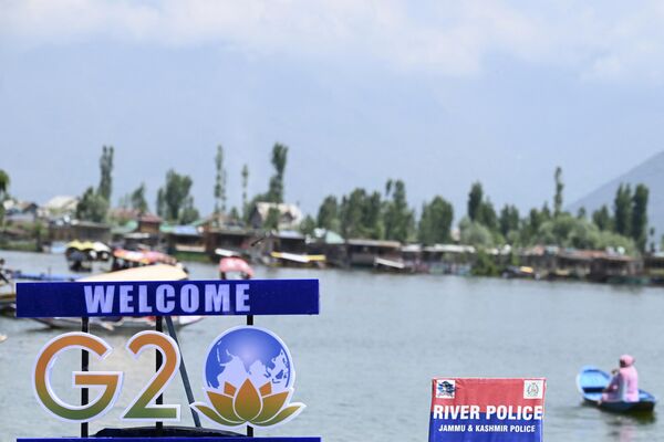 A G20 logo is pictured on a boat in Dal Lake ahead of the G20 meeting in Srinagar on May 19, 2023. - Sputnik India