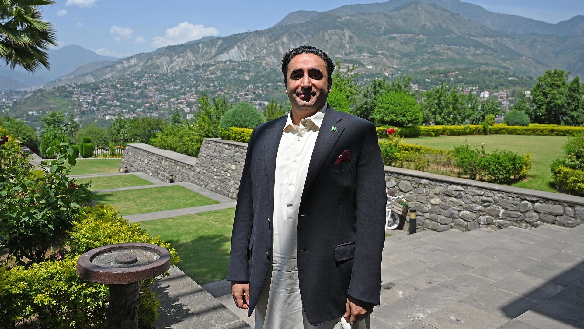 Pakistan's Foreign Minister Bilawal Bhutto Zardari poses after an interview with AFP in Muzaffarabad, the capital of Pakistan-administered Kashmir on May 22, 2023. - Sputnik India, 1920, 22.05.2023