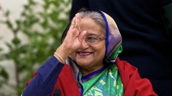 Bangladeshi Prime Minister Sheikh Hasina greets the gathering during an interaction with journalists after official election results gave her a third straight term, in Dhaka, Bangladesh, Dec. 31, 2018. - Sputnik India